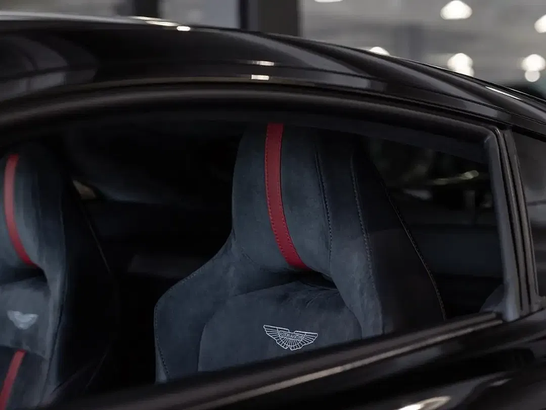 Aston Martin Vantage V8 Coupe - Thumbnail 6