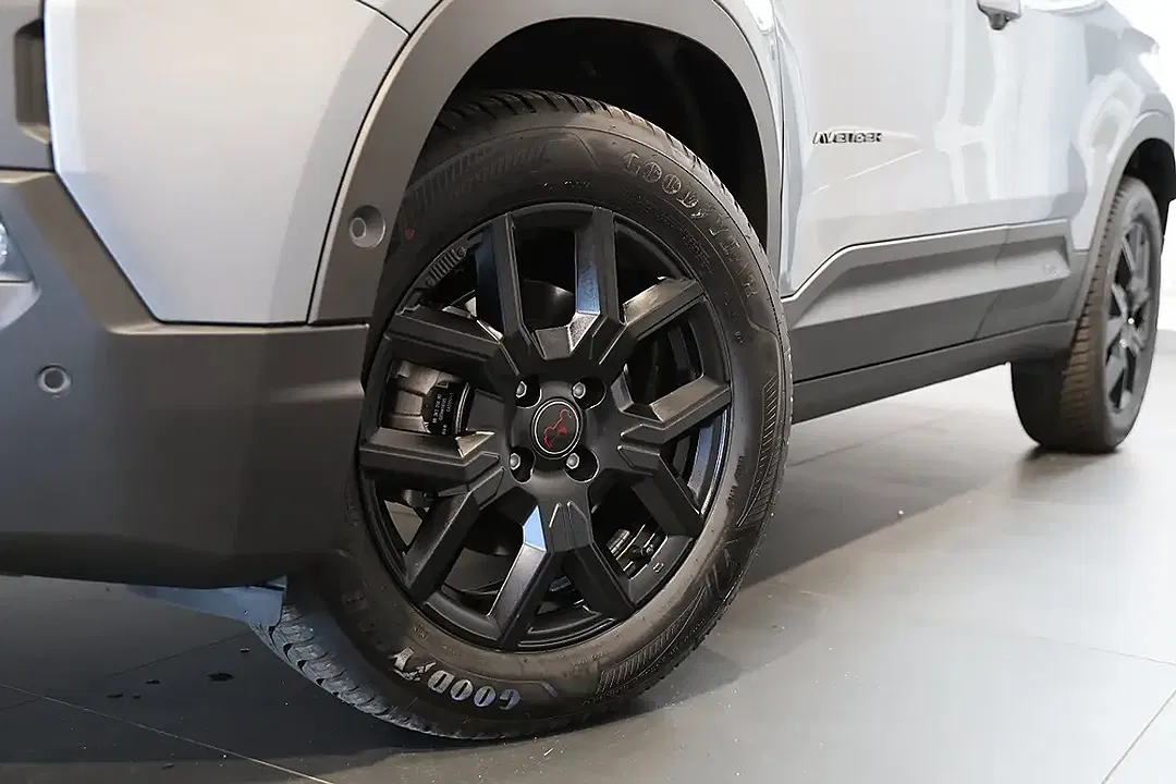 Jeep Avenger 1.2 e-Hybrid DCT 4xe Overland - Thumbnail 3