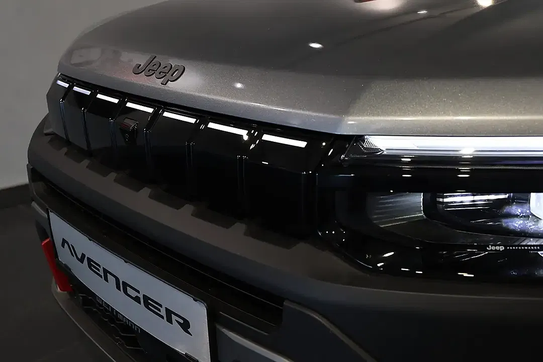 Jeep Avenger 1.2 e-Hybrid DCT 4xe Overland - Thumbnail 8