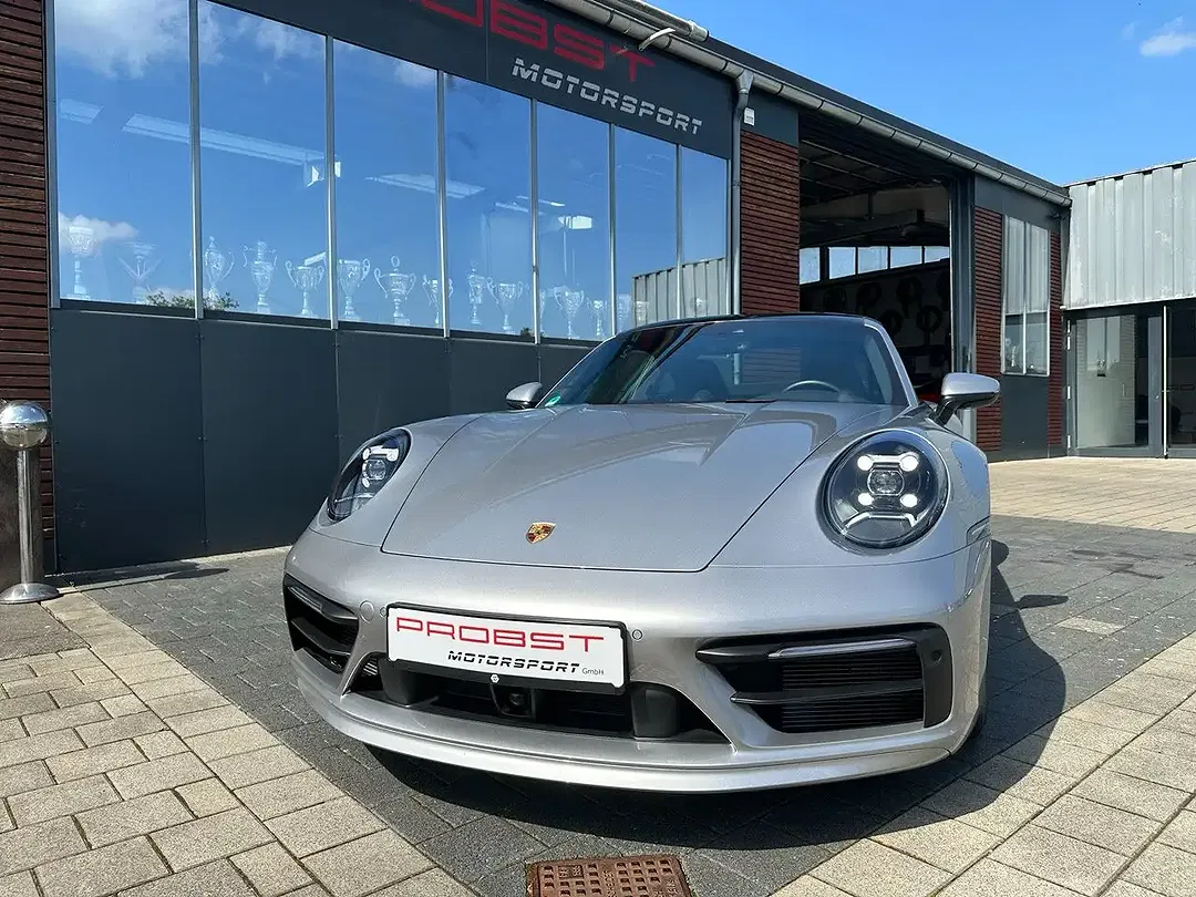 Porsche 992 Carrera 4 - Thumbnail 11