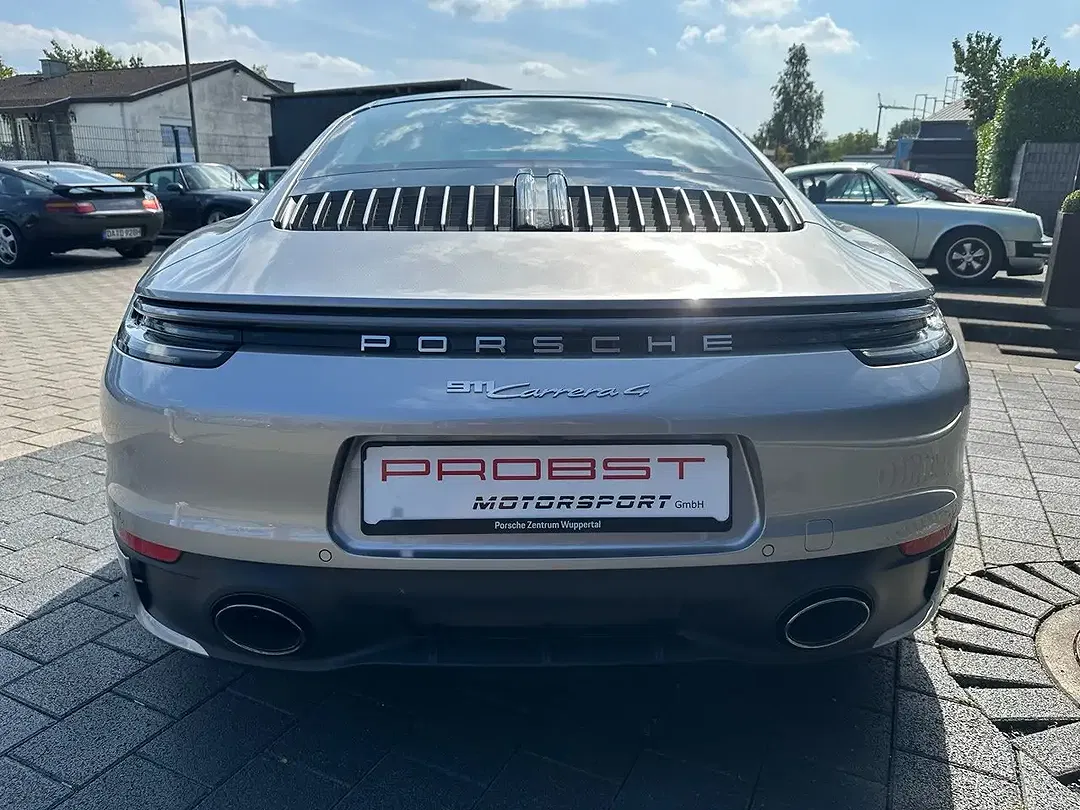 Porsche 992 Carrera 4 - foto 12