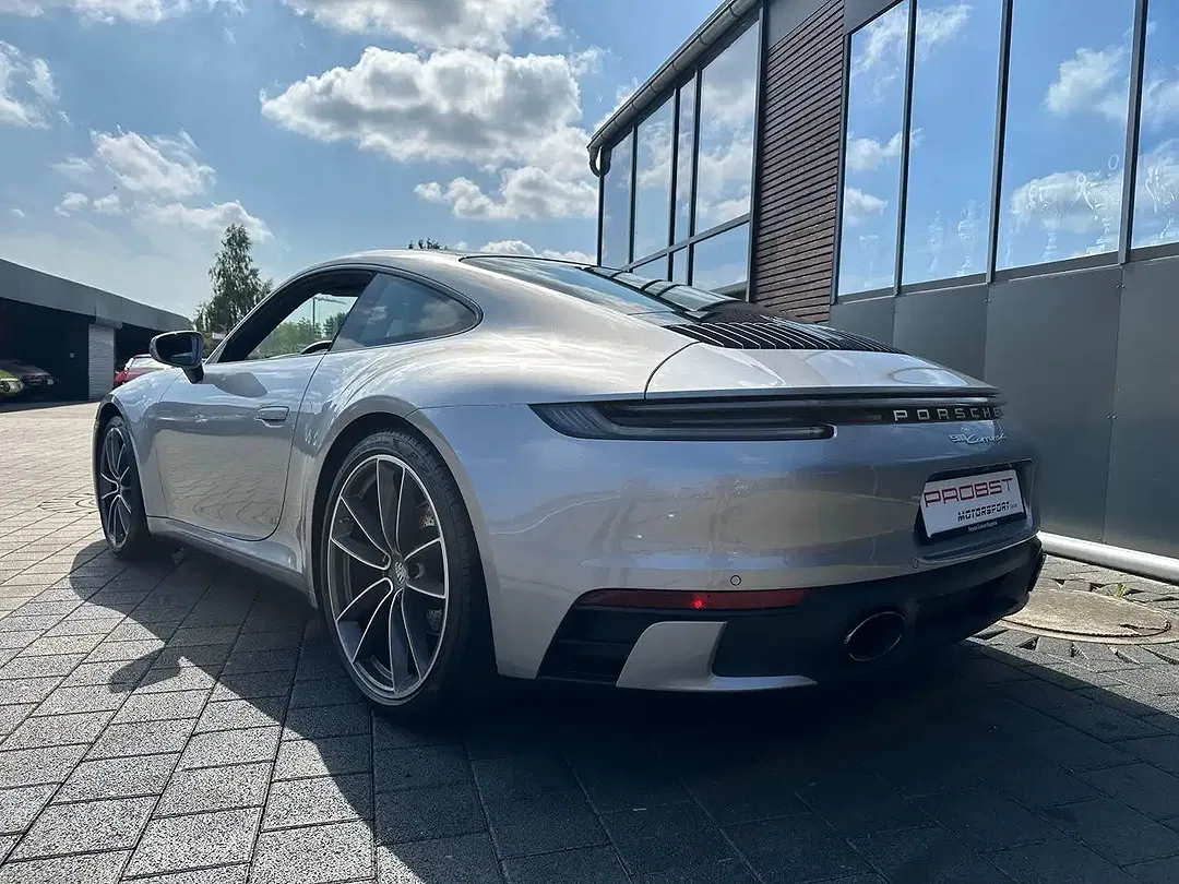 Porsche 992 Carrera 4 - Thumbnail 3
