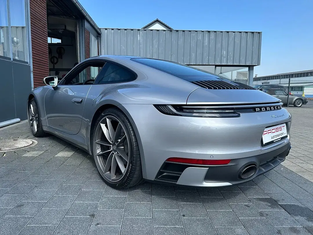 Porsche 992 Carrera 4 - Thumbnail 5