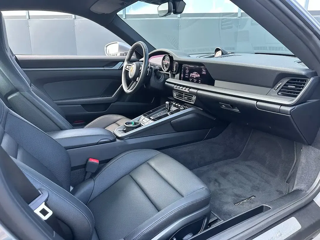 Porsche 992 Carrera 4 - Thumbnail 9