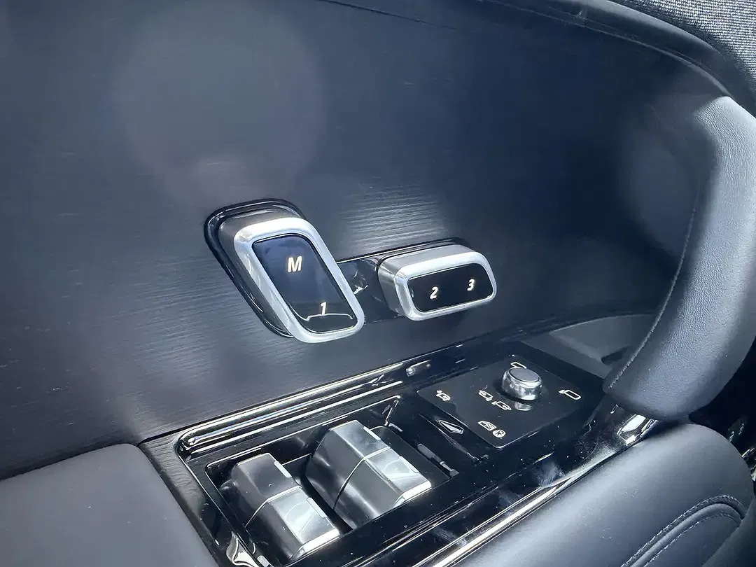 Land Rover Range Rover Sport P550e Autobiography - Thumbnail 18