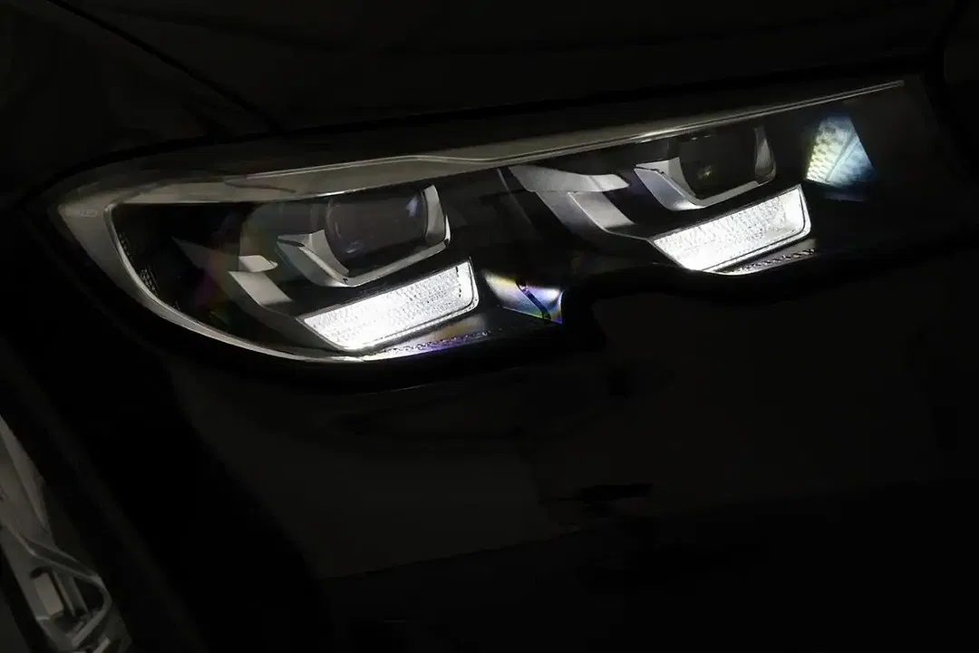 BMW 320 xDrive Touring - Thumbnail 9