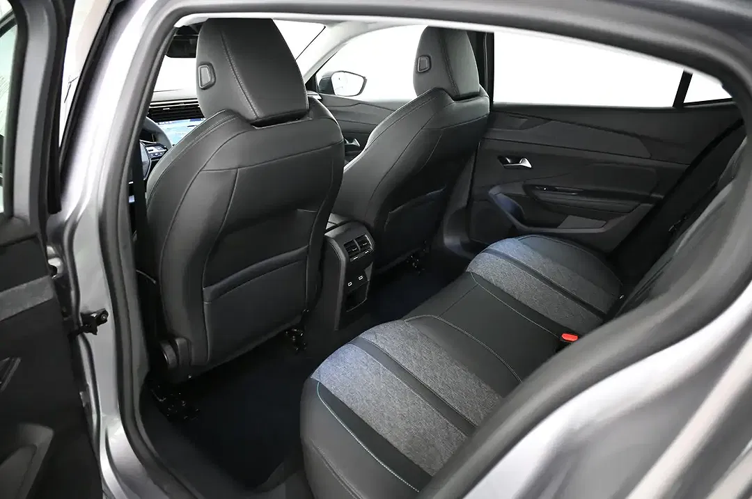 Peugeot 408 180 e-EAT8 PHEV Allure - Thumbnail 22