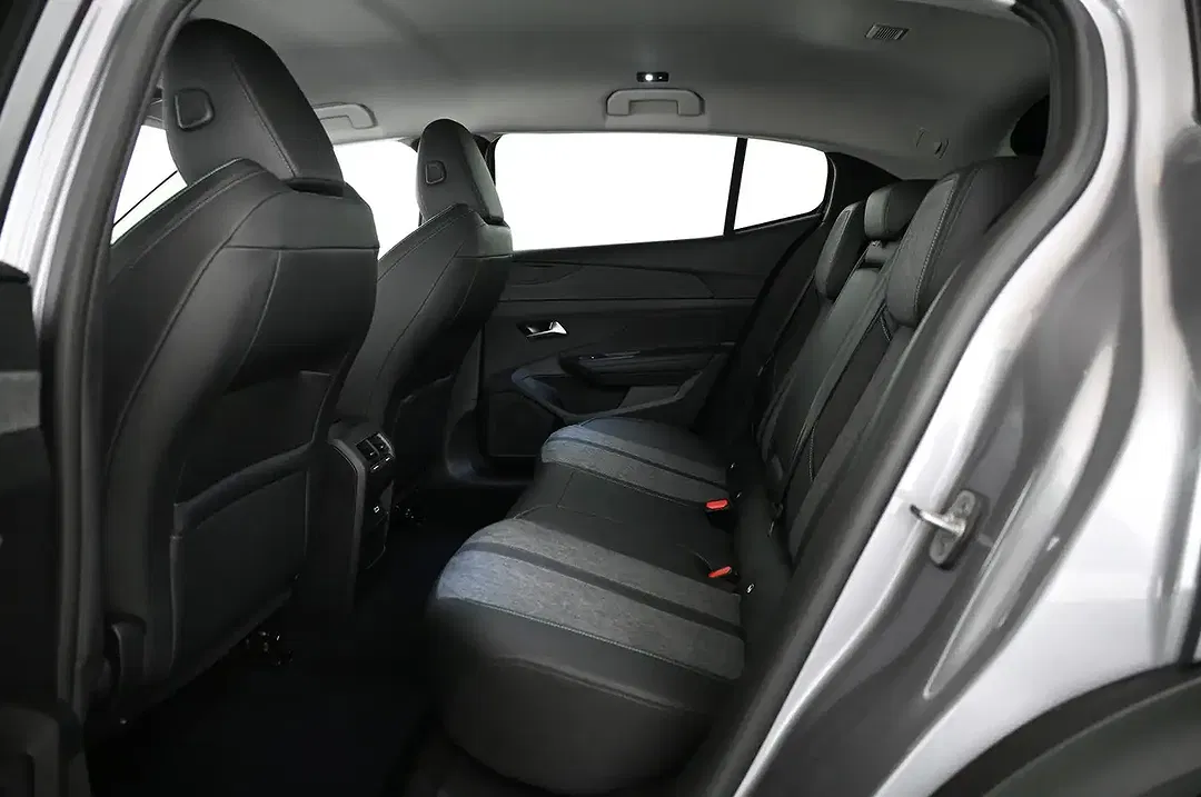 Peugeot 408 180 e-EAT8 PHEV Allure - Thumbnail 23