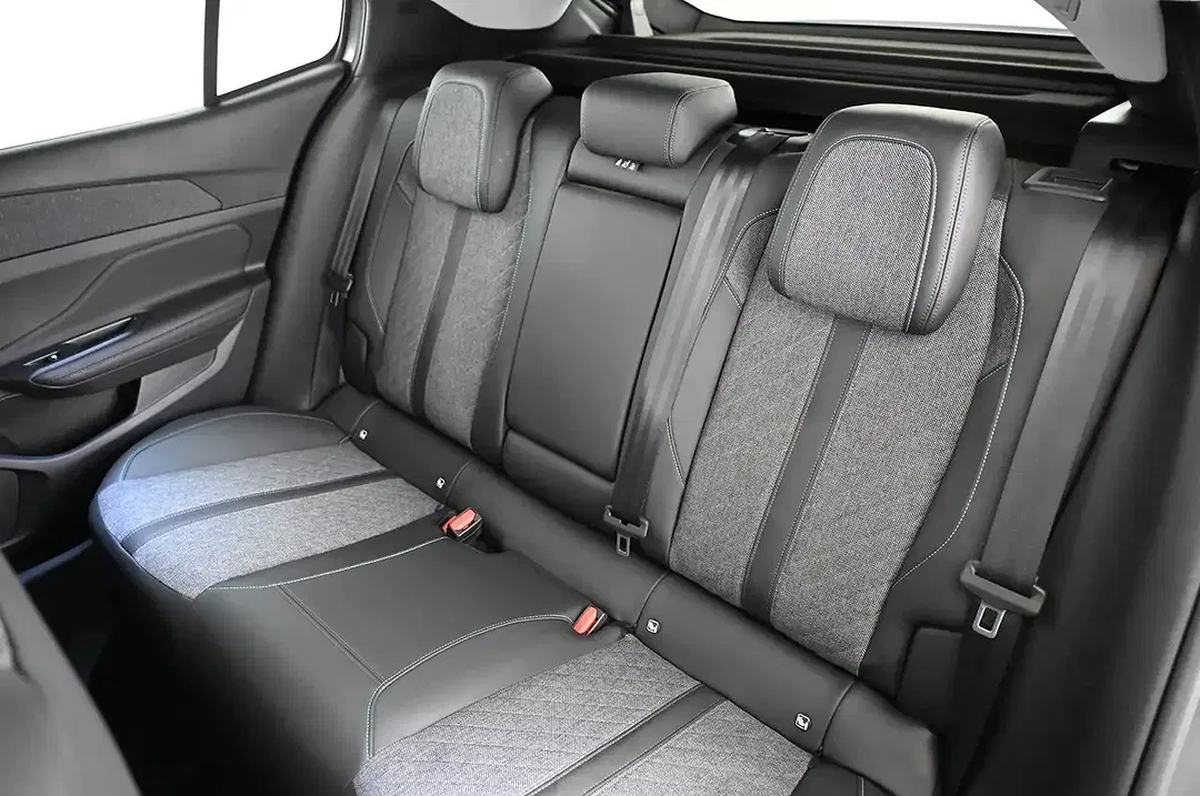 Peugeot 408 180 e-EAT8 PHEV Allure - Thumbnail 24