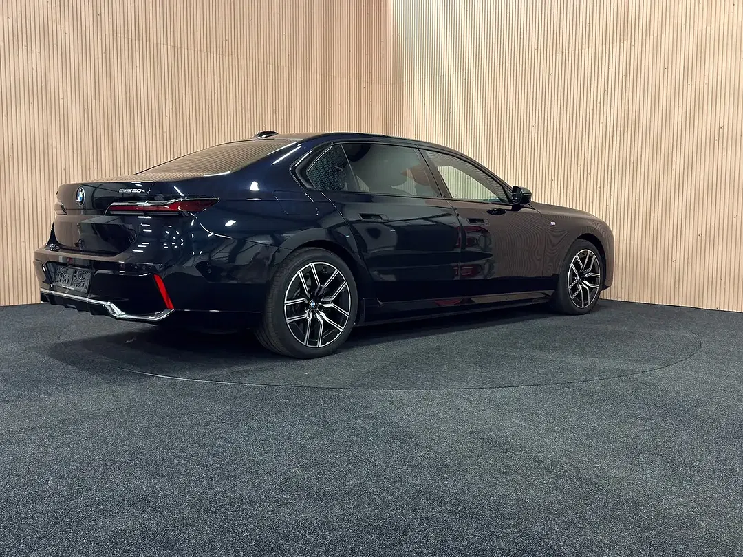 BMW i7 eDrive - Thumbnail 3