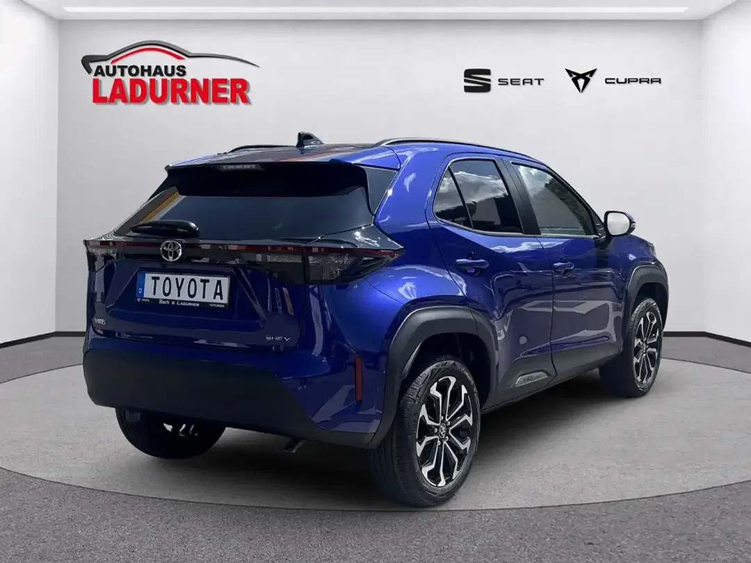 Toyota Yaris Cross Hybrid Teamplayer - Thumbnail 3