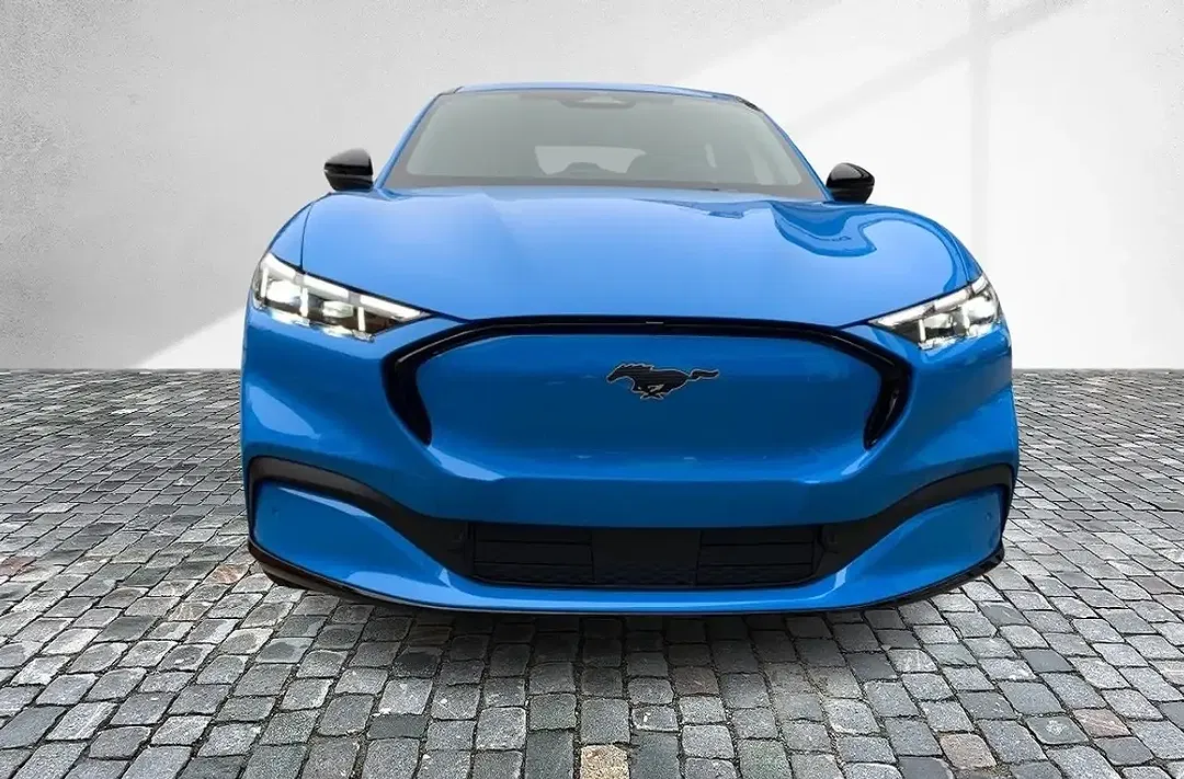 Ford Mustang Mach-E Premium - Thumbnail 4
