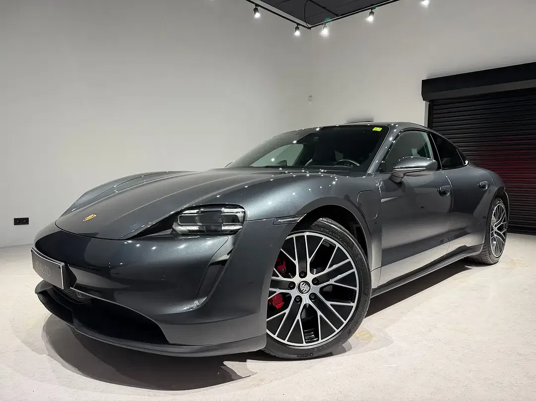 Porsche Taycan 4 - foto 1