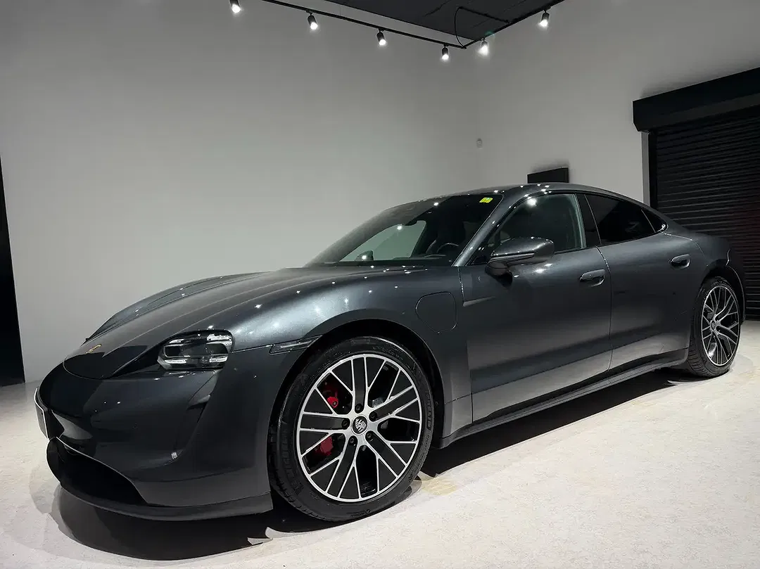 Porsche Taycan 4 - Thumbnail 11