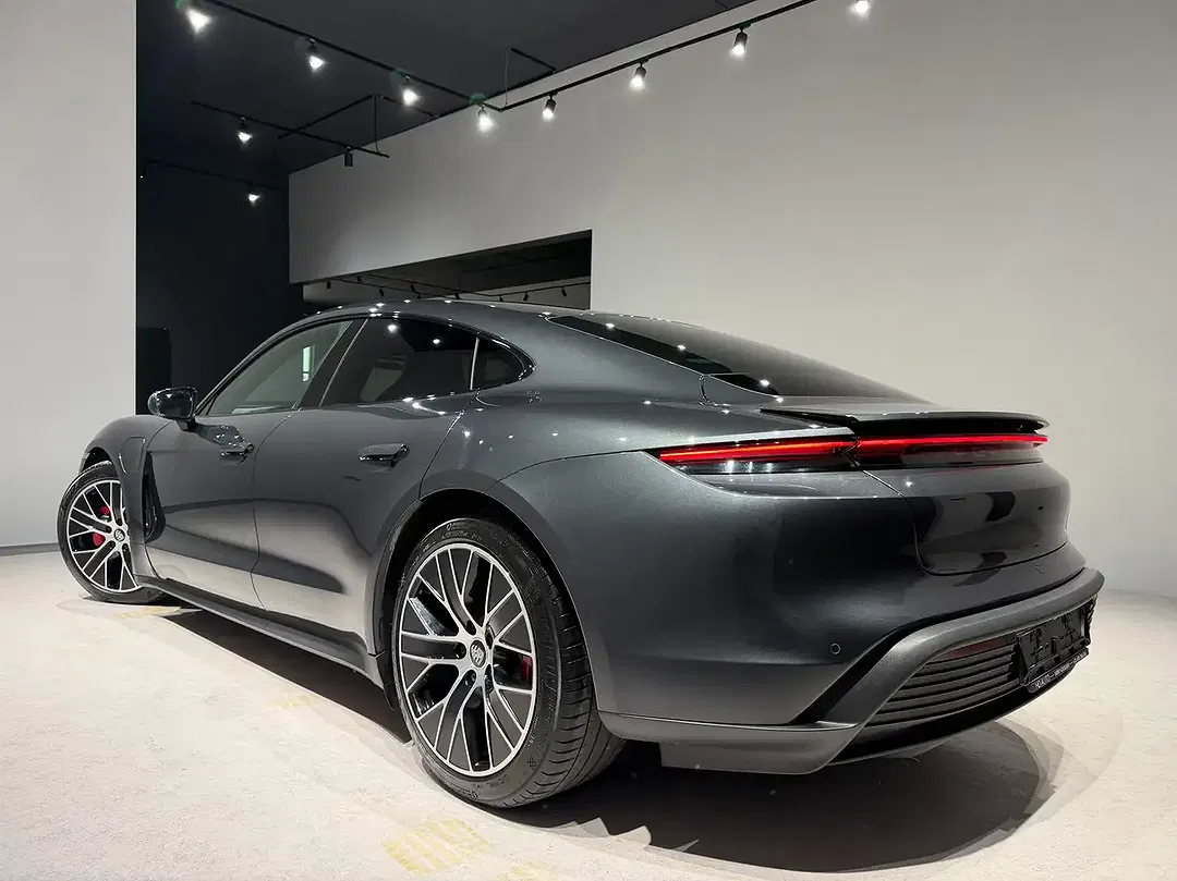 Porsche Taycan 4 - Thumbnail 12