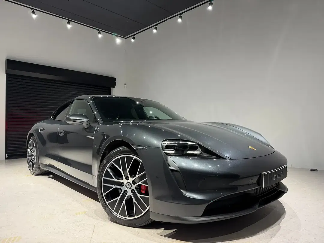 Porsche Taycan 4 - Thumbnail 4