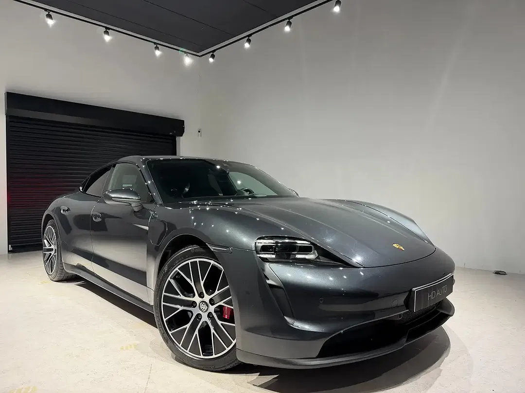 Porsche Taycan 4 - Thumbnail 5