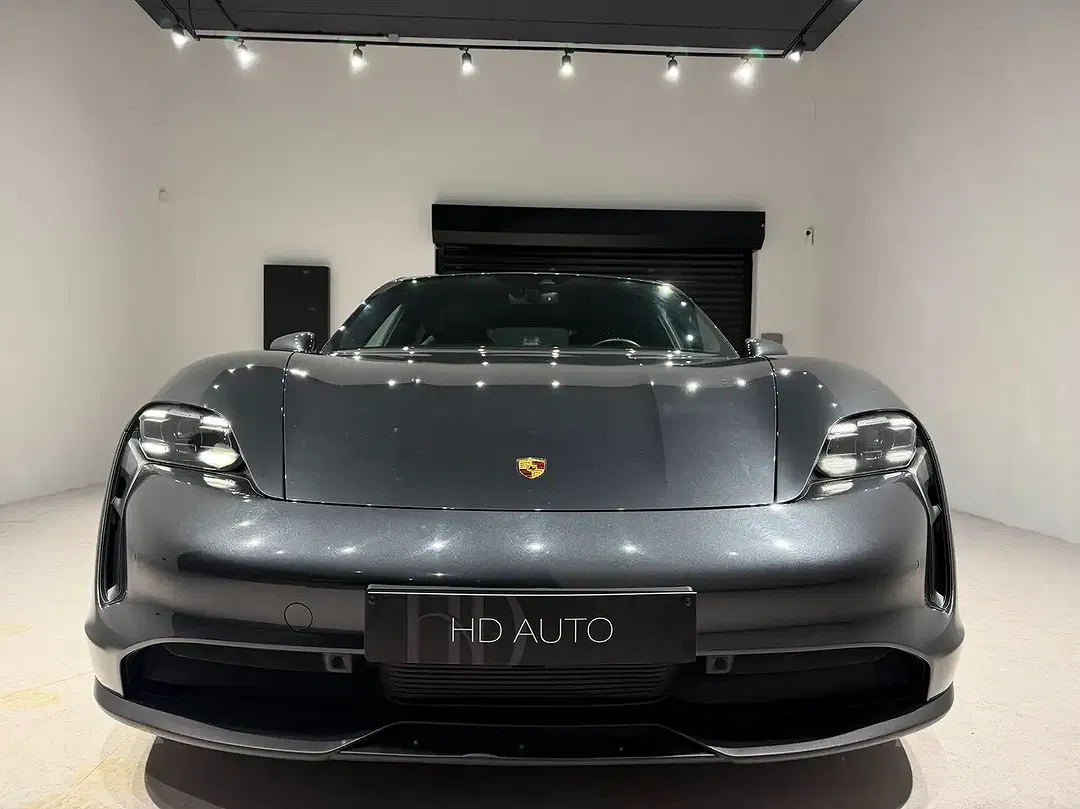 Porsche Taycan 4 - Thumbnail 7