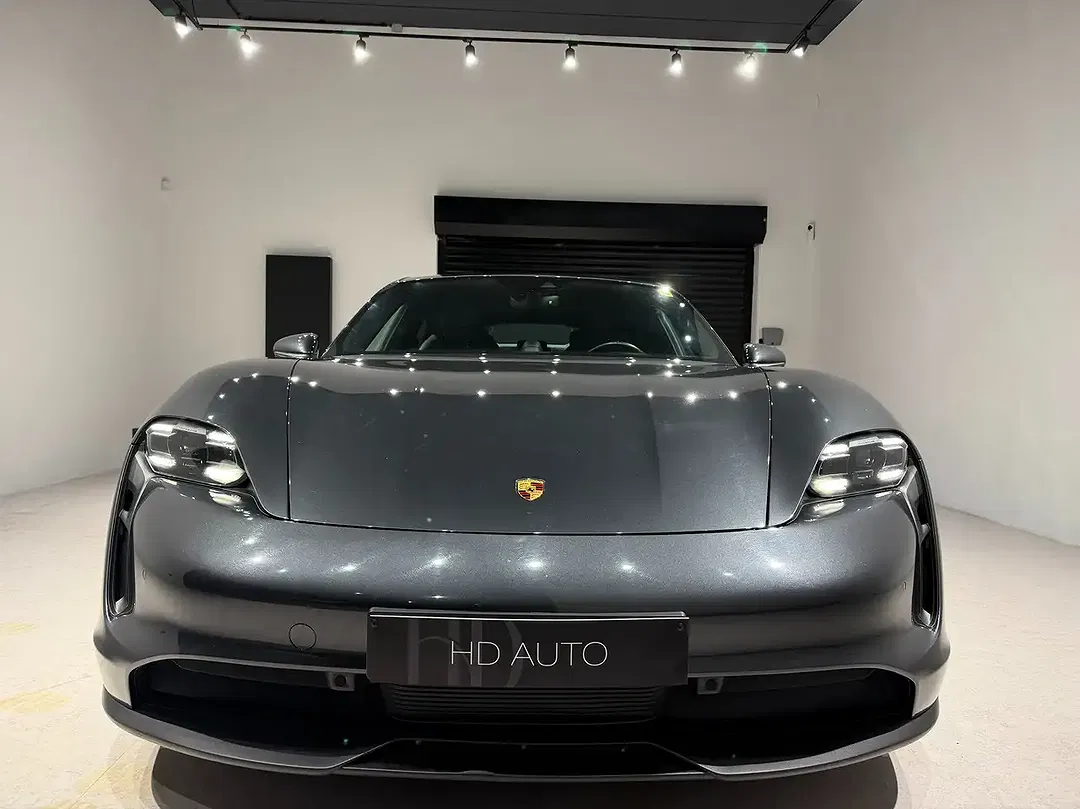 Porsche Taycan 4 - Thumbnail 8