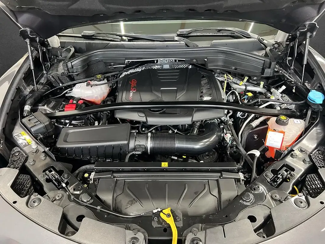 Alfa Romeo Stelvio 2.0 16V Turbo Q4 Veloce - Thumbnail 3