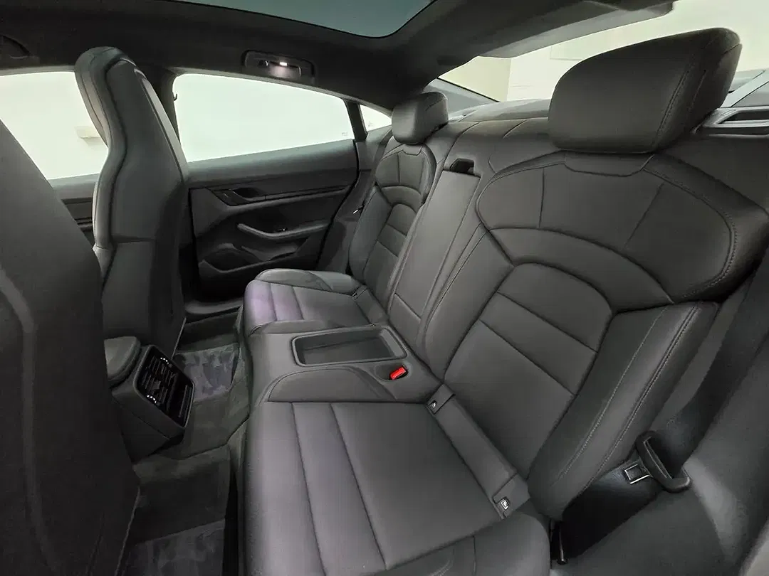 Porsche Taycan - Thumbnail 10