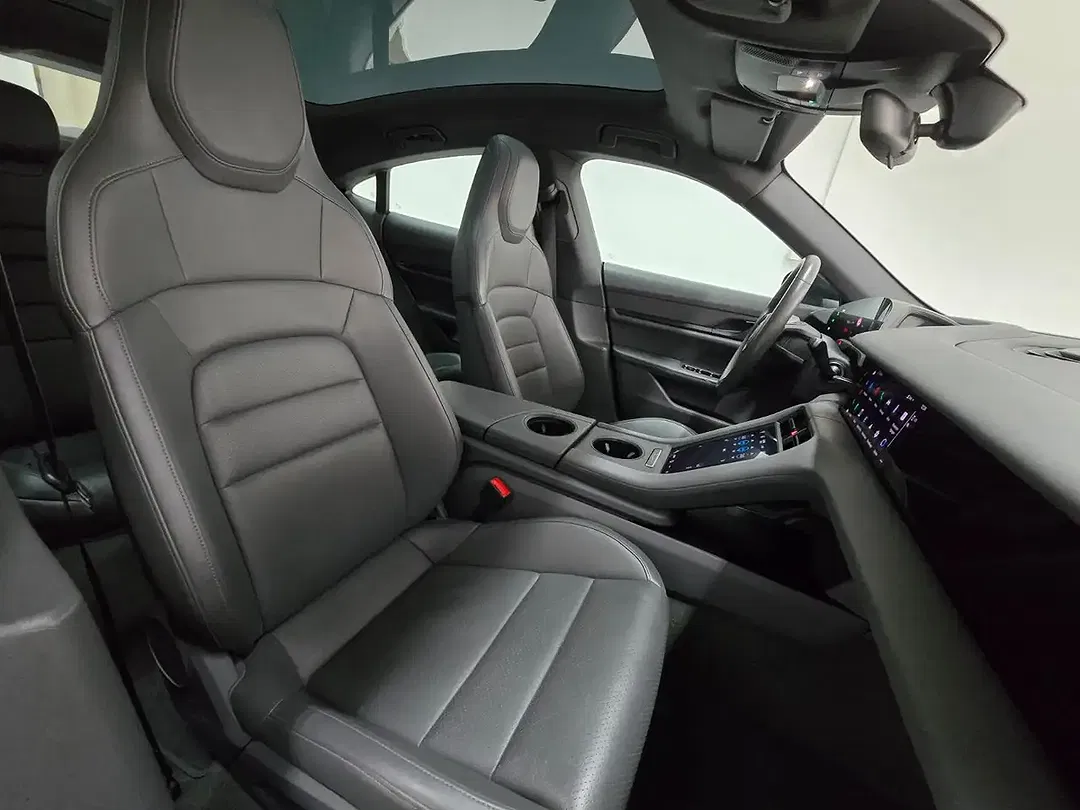 Porsche Taycan - Thumbnail 11