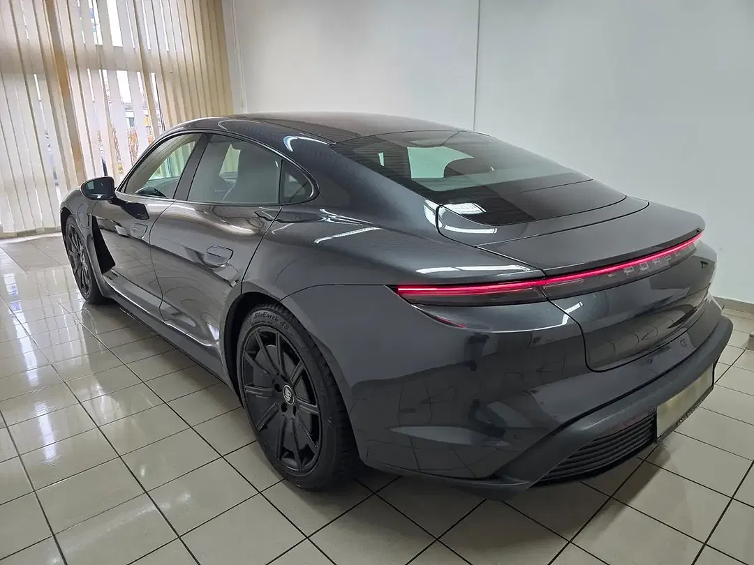 Porsche Taycan - foto 2