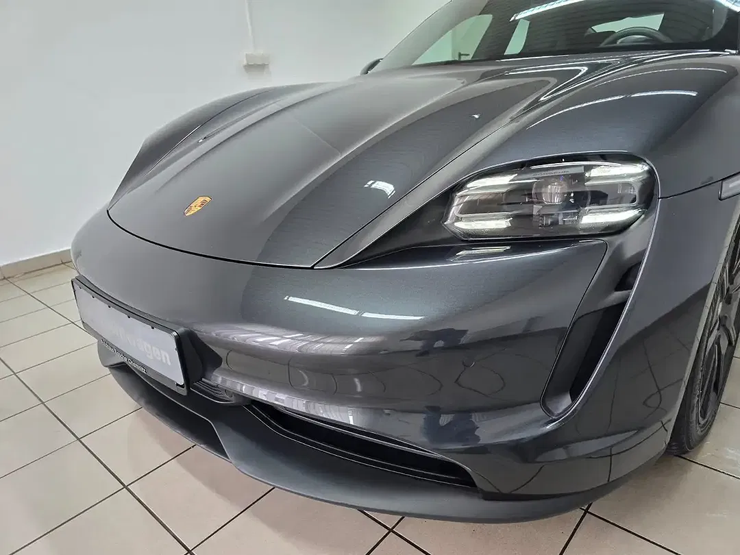 Porsche Taycan - Thumbnail 5