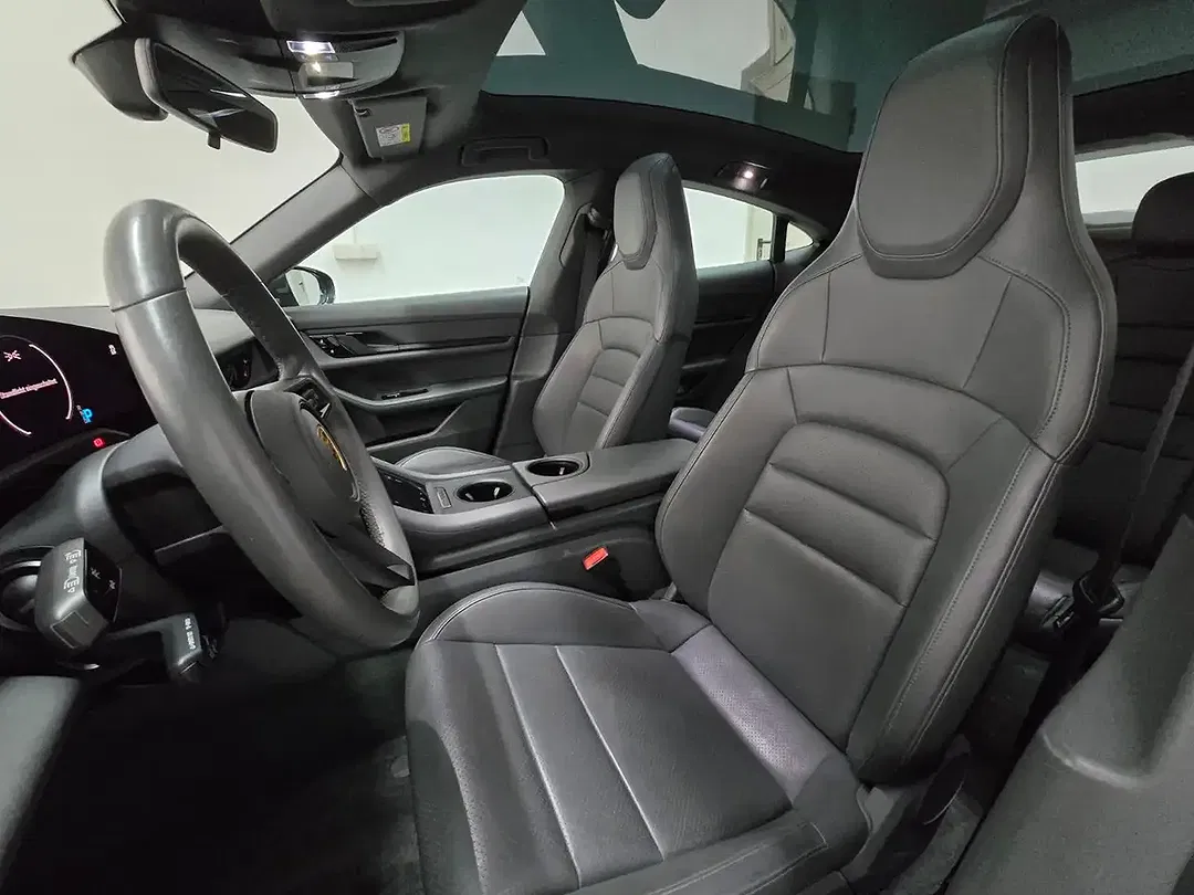 Porsche Taycan - Thumbnail 8