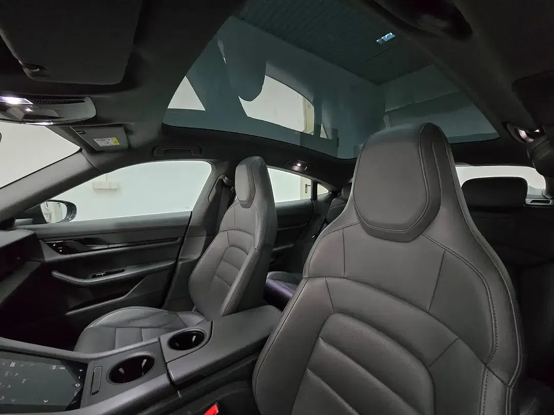 Porsche Taycan - Thumbnail 9