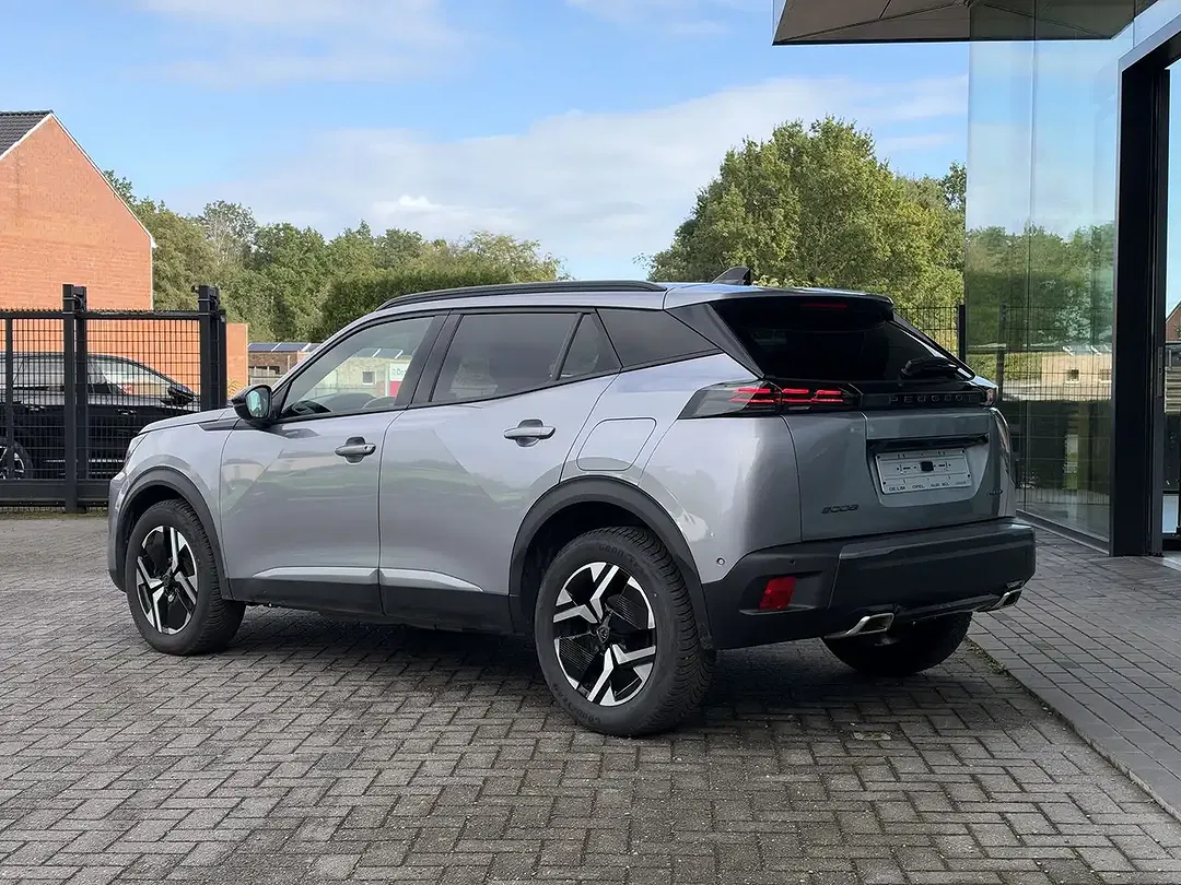 Peugeot 2008 Hybrid Allure - Thumbnail 3