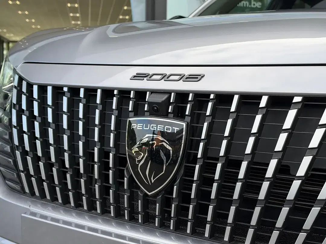 Peugeot 2008 Hybrid Allure - Thumbnail 8