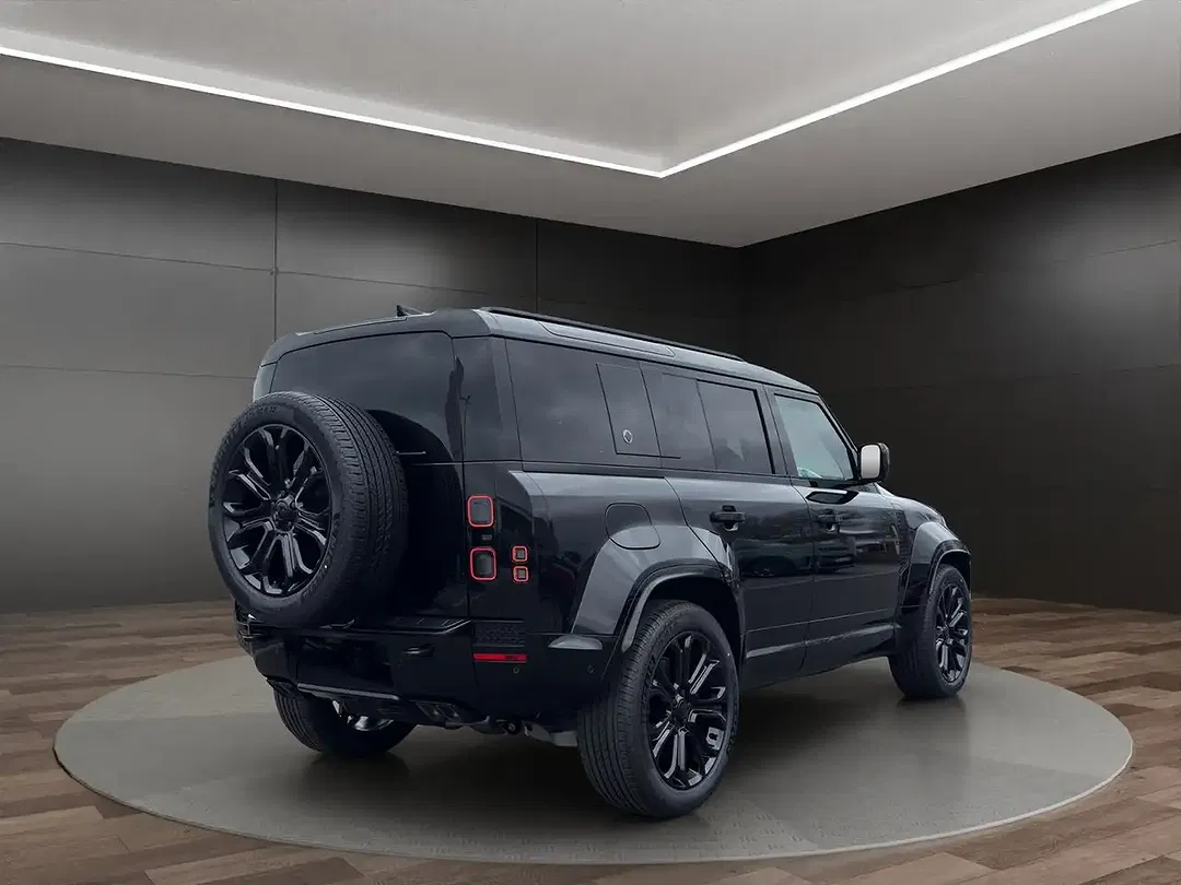Land Rover Defender P635 OCTA Black Edition 110 - foto 2