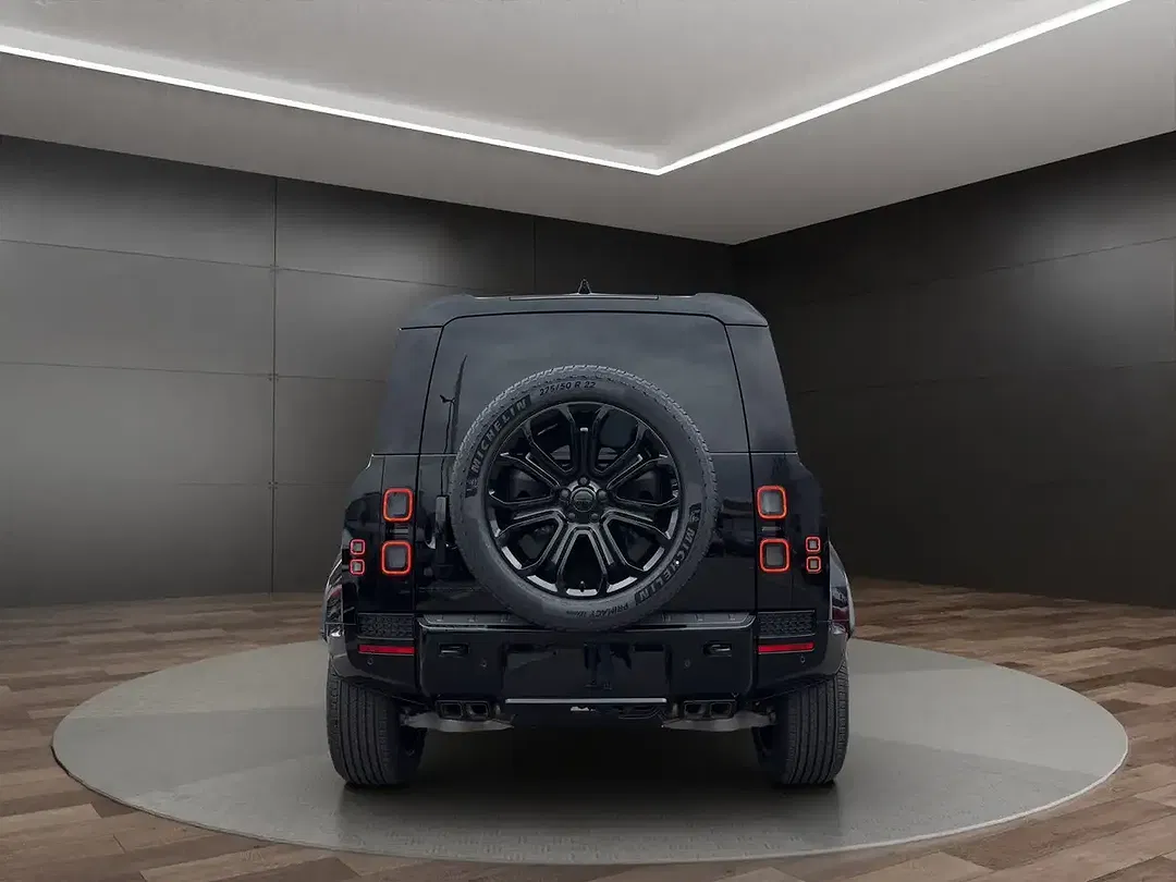 Land Rover Defender P635 OCTA Black Edition 110 - Thumbnail 4