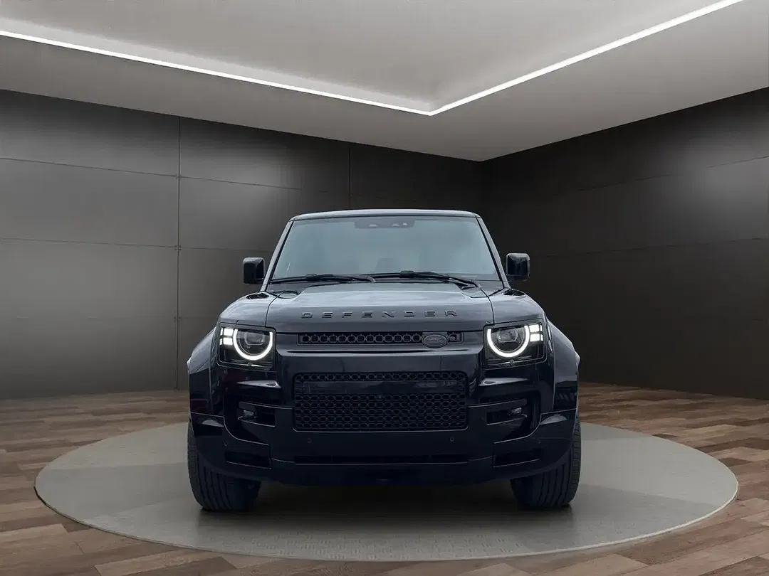 Land Rover Defender P635 OCTA Black Edition 110 - Thumbnail 5