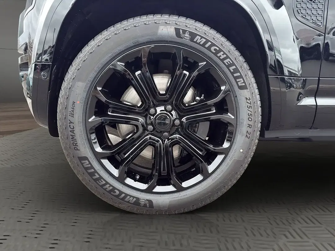 Land Rover Defender P635 OCTA Black Edition 110 - Thumbnail 9
