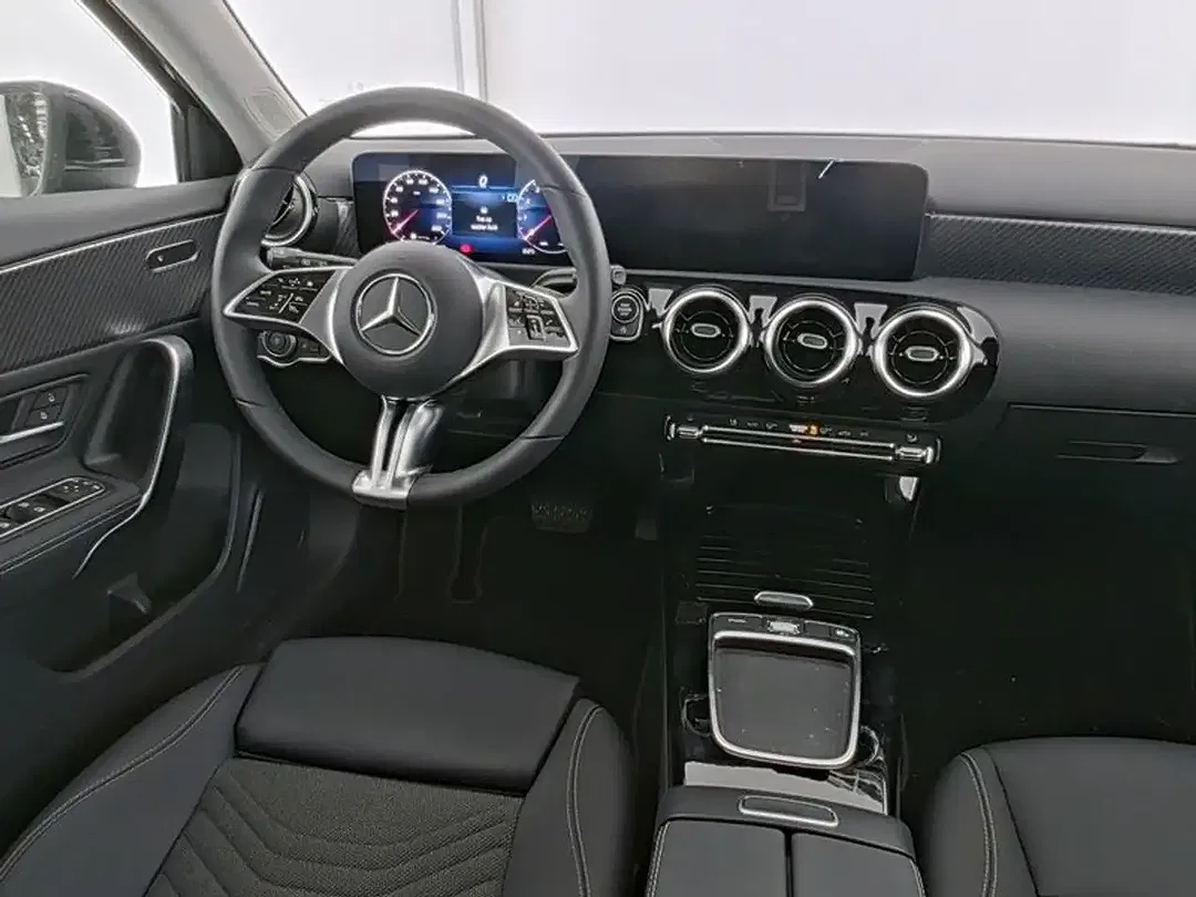 Mercedes-Benz A 180 - Thumbnail 9