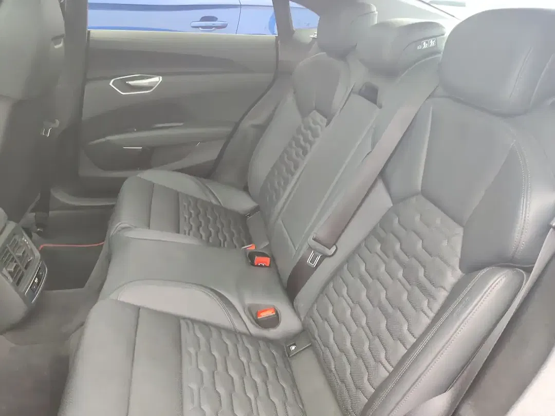 Audi RS e-tron GT quattro Matrix LED - Thumbnail 13