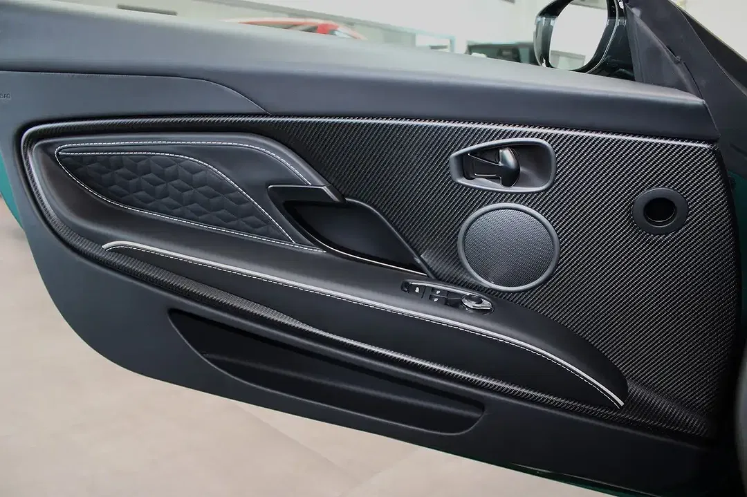 Aston Martin DBS 5.2 V12 Volante - Thumbnail 13