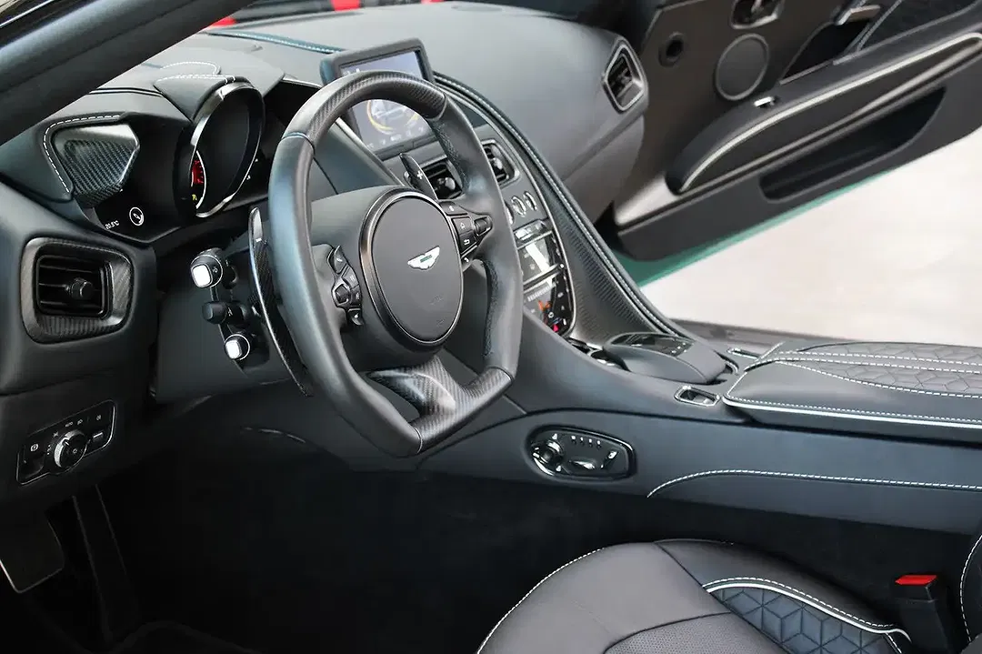 Aston Martin DBS 5.2 V12 Volante - Thumbnail 3