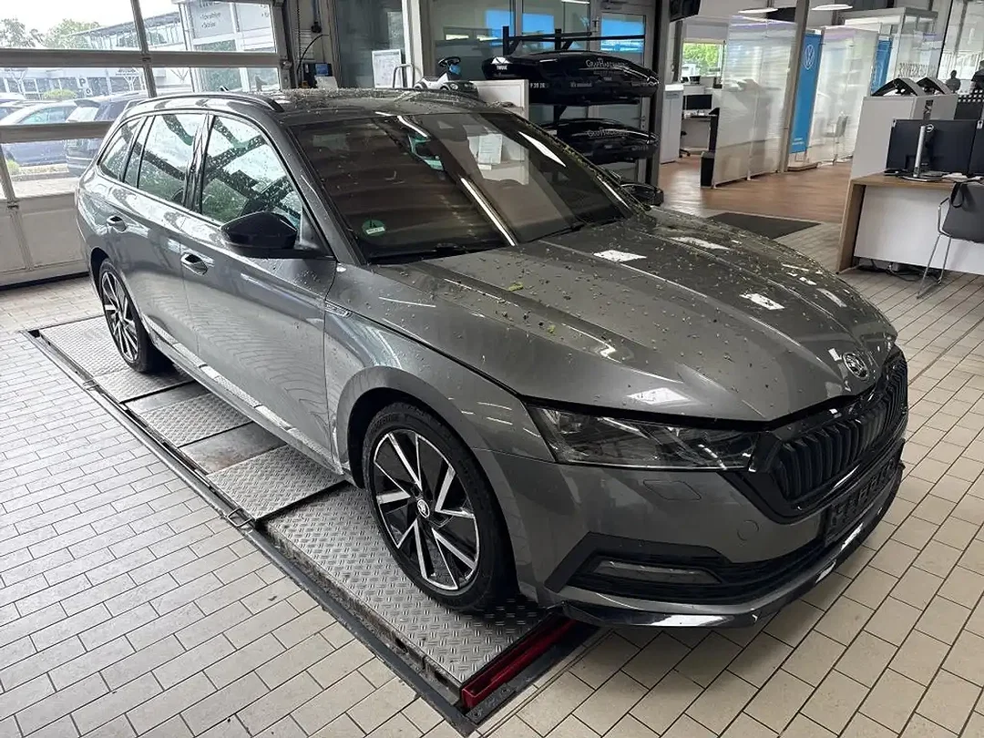 Skoda Octavia 2.0 TDI DSG Combi Sportline - Afbeelding 1