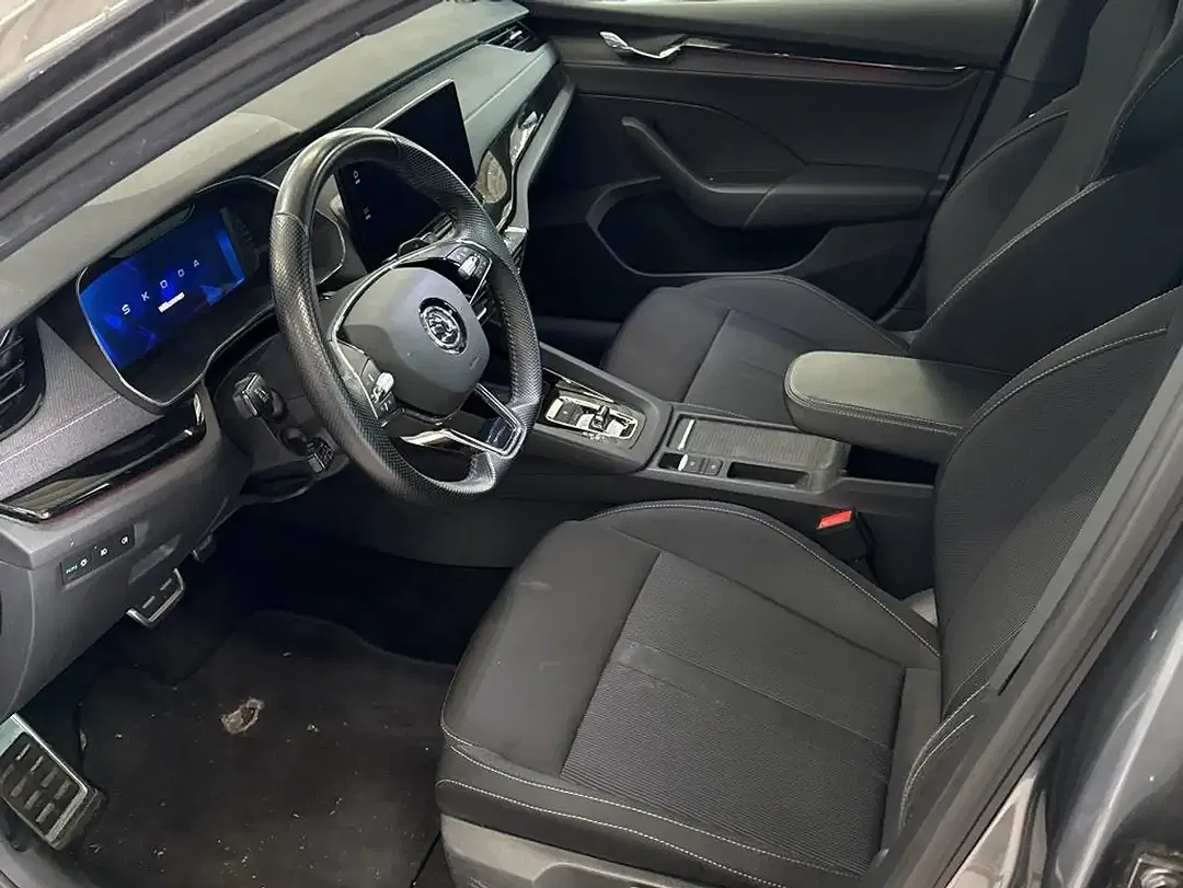 Skoda Octavia 2.0 TDI DSG Combi Sportline - Thumbnail 6