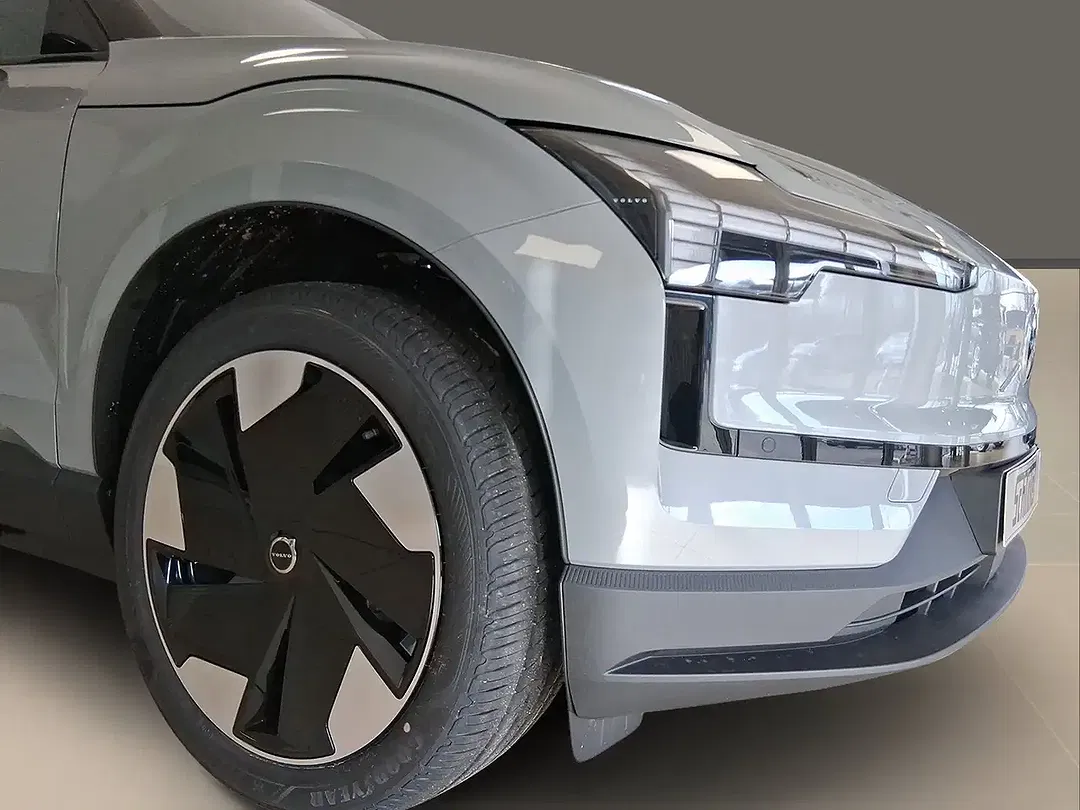 Volvo EX30 Single Motor Extended Range Plus - Thumbnail 11