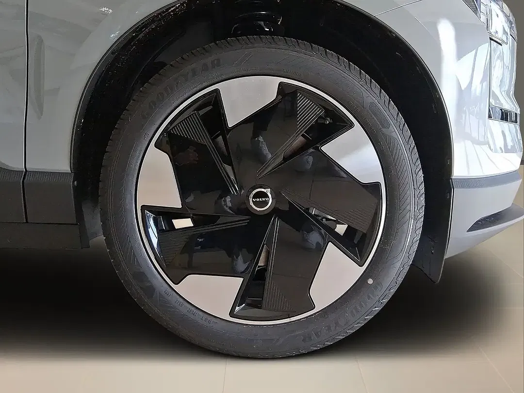 Volvo EX30 Single Motor Extended Range Plus - Thumbnail 12