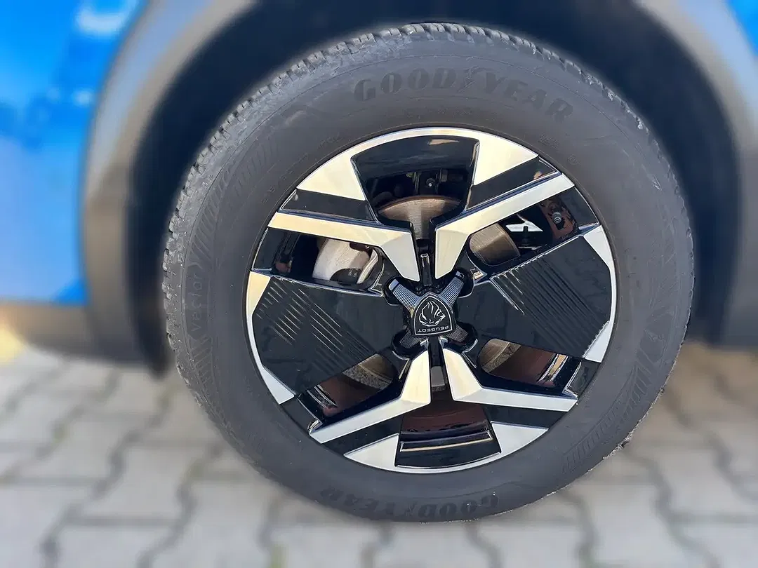 Peugeot 2008 130 PureTech Allure - Thumbnail 3