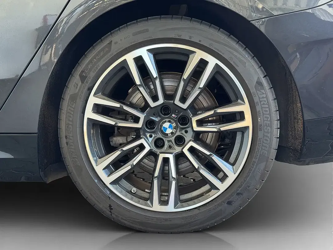 BMW i5 xDrive Touring M Sport - Thumbnail 10