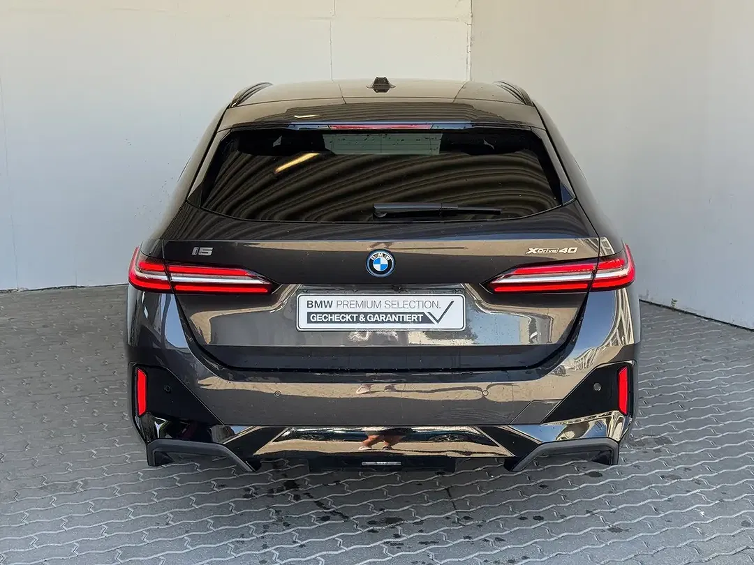 BMW i5 xDrive Touring M Sport - Thumbnail 3