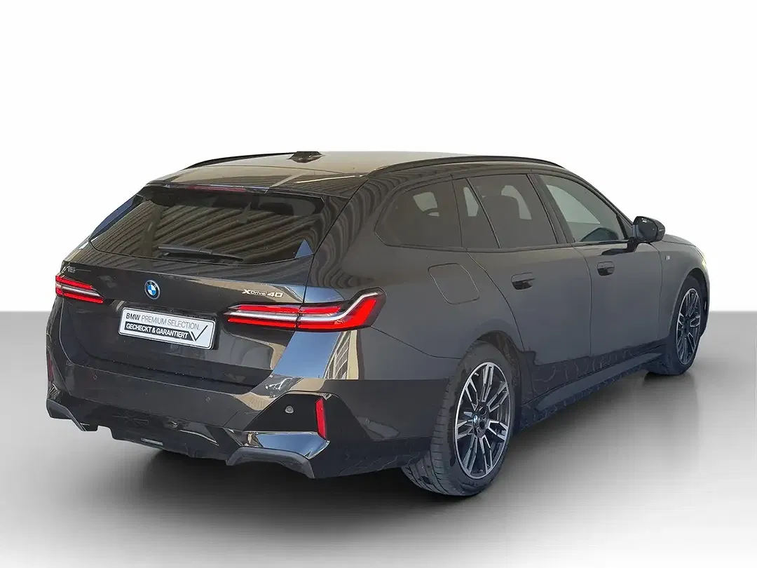 BMW i5 xDrive Touring M Sport - Thumbnail 4