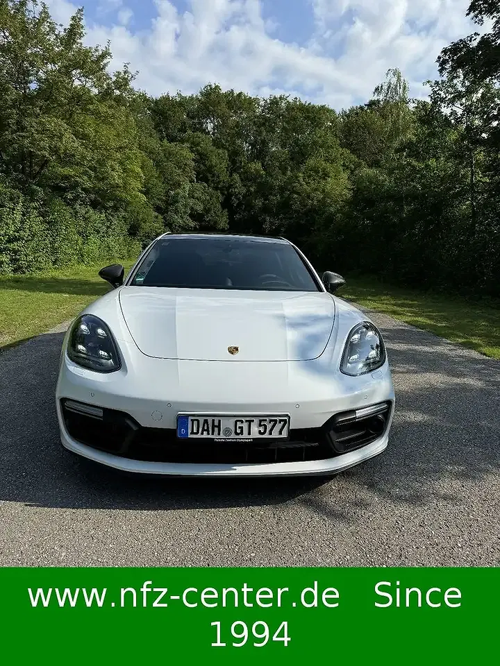Porsche Panamera GTS Sport Turismo - Thumbnail 3