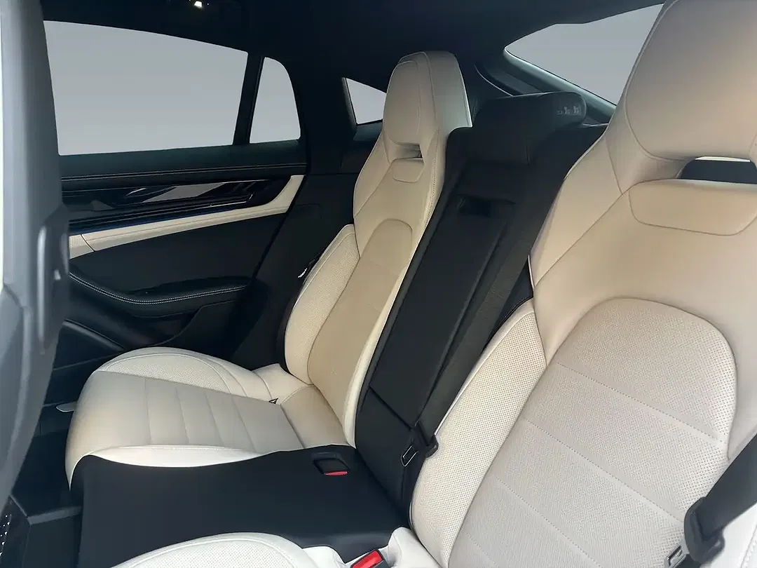 Porsche Panamera E-Hybrid 4 - Thumbnail 11
